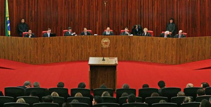 TSE descarta delações e absolve presidente Michel Temer