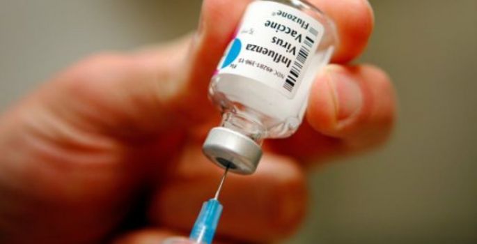 Idosos reclamam de cronograma de vacinação contra gripe