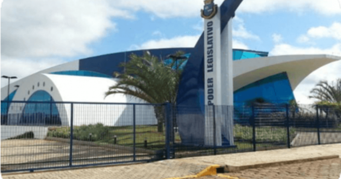 Vereadora se descontrola com funcionários da Câmara