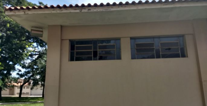 Vandalismo danifica grande parte dos prédios da CAIC