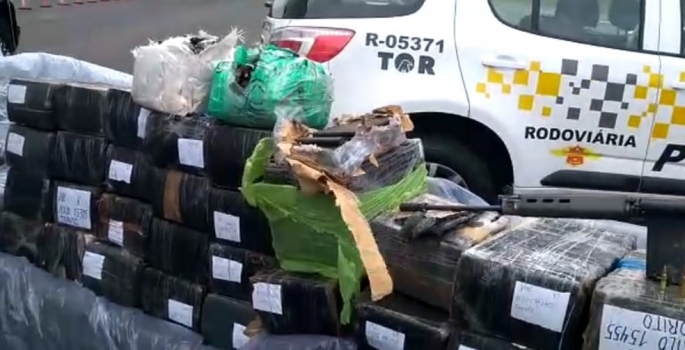 Polícia Rodoviária apreende meia tonelada de droga, fuzil e munições em Itatinga