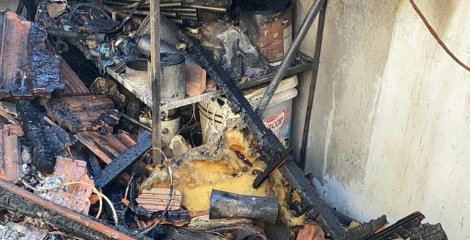Incêndio destrói casa após moradora sair e deixar panela no fogão em Fartura