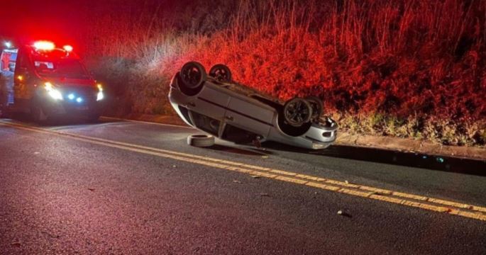 Mãe e filho morrem após colisão traseira entre carros na rodovia Castello Branco