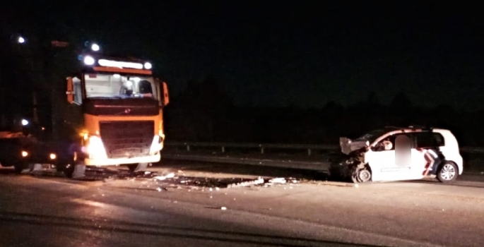 Motorista de 30 anos morre após bater de frente com caminhão na região