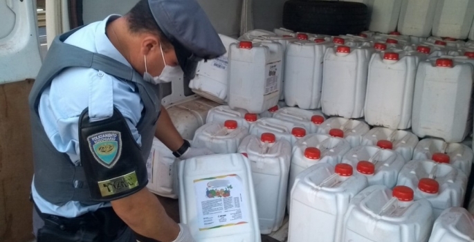 Mais de 2 mil litros de agrotóxicos falsificados são apreendidos em rodovia de Avaré