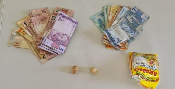 Casal é preso com porções de crack e mais de R$ 1,7 mil em Avaré