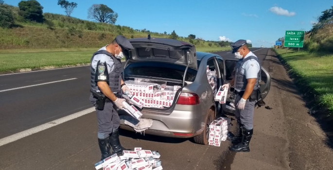 TOR flagra motorista que contrabandeava cigarros perto de Iaras