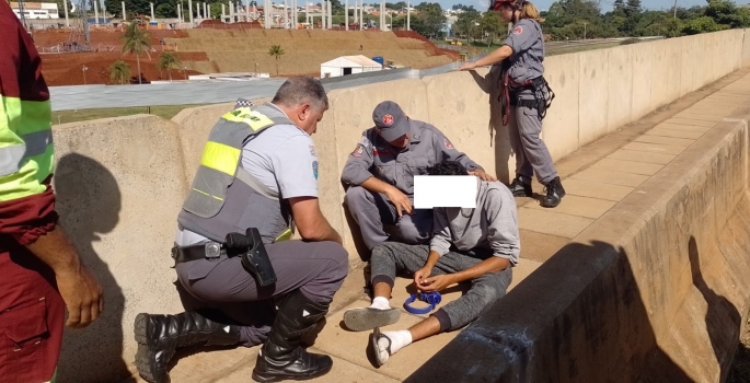 Ação dos bombeiros e polícia rodoviária salvam vida de jovem em Avaré