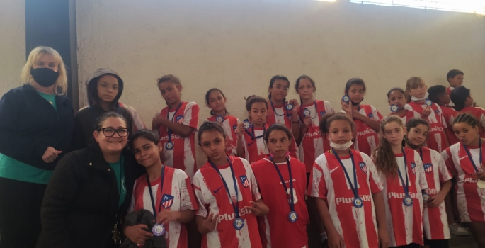 Alunos de escola de Itaí participa de campeonato de Handebol da FREA