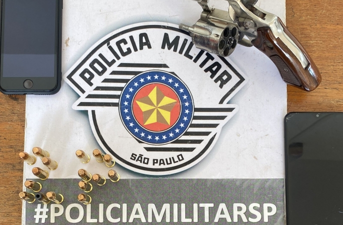 Homem que possuía arma de fogo é preso pela polícia militar em Paranapanema