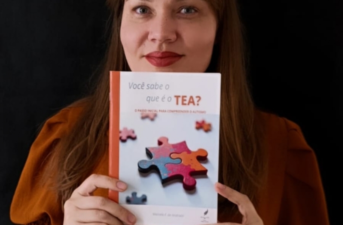 Colunista de A Bigorna lança e-book com guia acessível sobre TEA