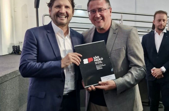 Prefeito Roberto Araujo anuncia conquista de 150 moradias populares