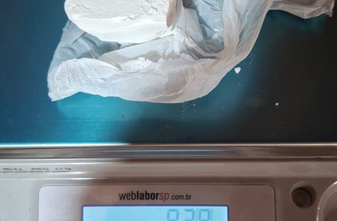 PM apreende quase R$ 10 mil e retira traficante de circulação em Cerqueira César