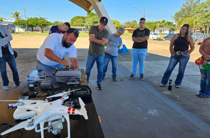 Curso de operação de drones inicia etapa prática no recinto da EMAPA