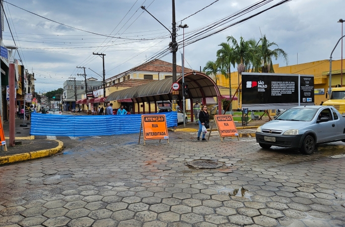 Início das obras Trecho da Rua Santa Catarina é interditada para início das obras contra enchentes começam; Roberto Araújo inicia maior obra contra enchentes no Centro de Avaré