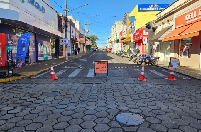 Obra contra enchentes altera trânsito no centro de Avaré