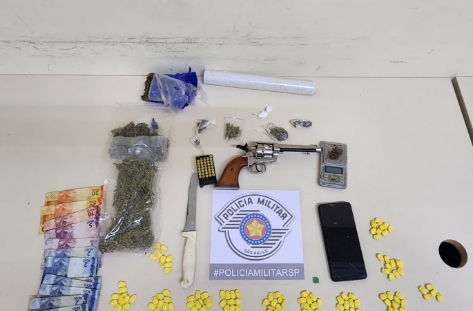 Casal é preso em flagrante por tráfico de drogas e posse de arma em Avaré