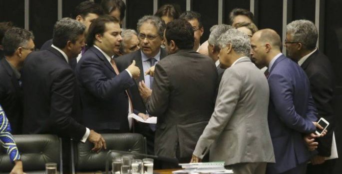 Câmara aprova projeto que acaba com atenuantes para menores de 21 anos