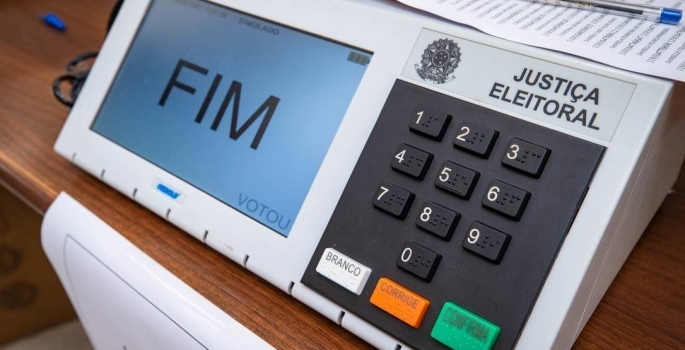 Câmara rejeita voto impresso e impõe derrota a Bolsonaro