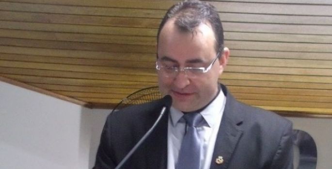 Vereador diz não ser contra “festas”, mas população precisa de remédios