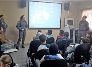 Alunos participaram da “Escolinha da Polícia Militar”