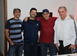 Amigos se encontram em estúdio de gravação “DesigMira”
