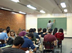 Brasil tem dificuldade de atrair jovens para a carreira de professor