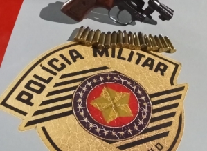 PM de Itaí prende homem com revólver com numeração raspada