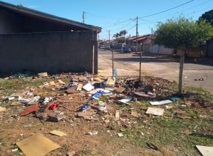 Moradores do Jardim Tropical pedem maior conscientização para descarte de lixo