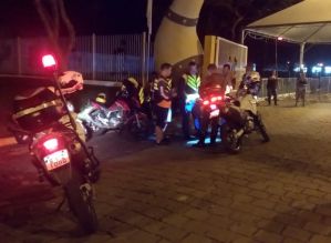 Mototaxistas são fiscalizados na EMAPA pela PM