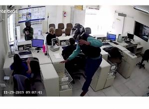 Dupla rouba agência do Correio em Avaré