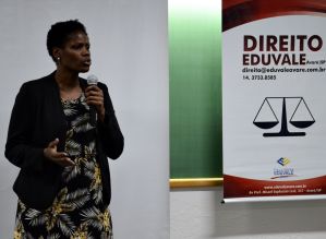 Dra. Valéria Lucia dos Santos ministra palestra para na Faculdade Eduvale