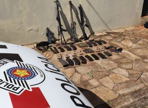 Polícia divulga armas apreendidas usadas em assalto a banco em Botucatu