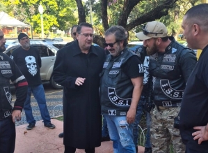 Insanos MC doa cestas básicas ao Fundo Social de Avaré