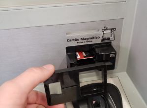 Homens são presos após tentarem clonar caixa eletrônico