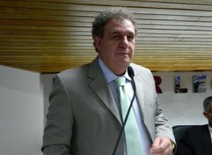 Secretaria acusa vereador de praticar crime de “prevaricação”