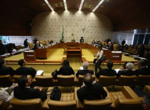 STF mantém aplicação da Ficha Limpa para políticos condenados antes de 2010