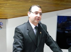 Zandoná questiona prefeito que estava em “Mesa de som” na cidade de Arandu