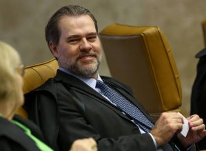 Dias Toffoli vai propor acabar com feriados exclusivos do Judiciário