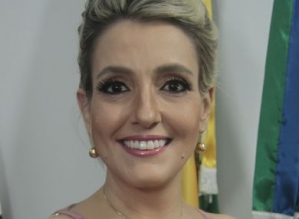 Carla Flores assume a Secretaria Municipal de Relações Institucionais