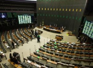 Indicação política define 80% de postos na Câmara
