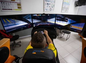 A obrigatoriedade de aulas em autoescola para obter a CNH deve acabar? SIM