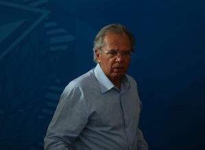 Por apoio à CPMF, Guedes vai propor cortar à metade tributos sobre salários