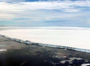 Derretimento do maior iceberg do mundo liberou quase 50 vezes consumo de água do Brasil por dia