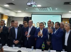 PSB e PDT formam aliança nacional para as eleições e lançam Márcio França em SP