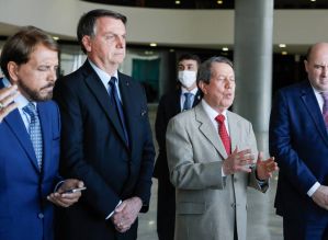 Congresso perdoa dívidas de R$ 1 bilhão de igrejas; Bolsonaro precisa sancionar