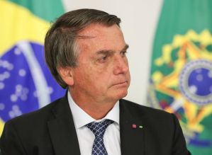 Bolsonaro veta parte de perdão às igrejas, mas estimula derrubada do próprio veto