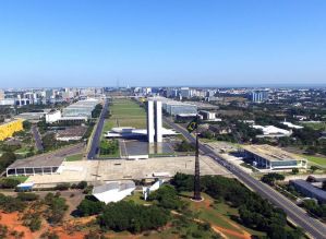Deputados querem cortar benefícios de juízes, procuradores e promotores em reforma administrativa