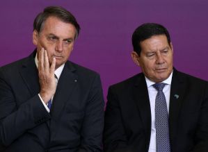 Bolsonaro planeja disputa de 2022 com outro vice, e eleição no RS pode ser saída para Mourão