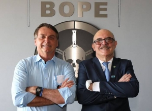 Governo Bolsonaro quer barrar reajuste de 33% no piso de professores